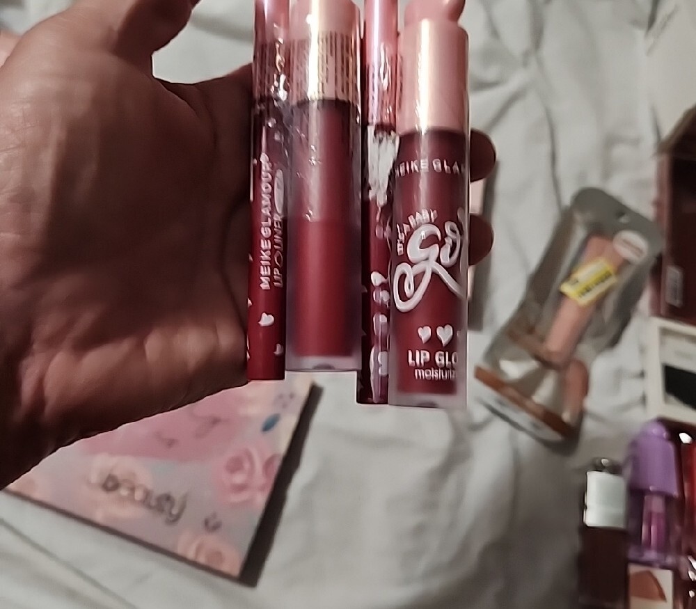 Self Care And Makeup Bundle 46 Items - Picture 8 of 16